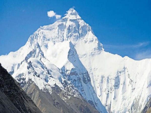 सगरमाथाको उचाई नाप्दै नेपाल