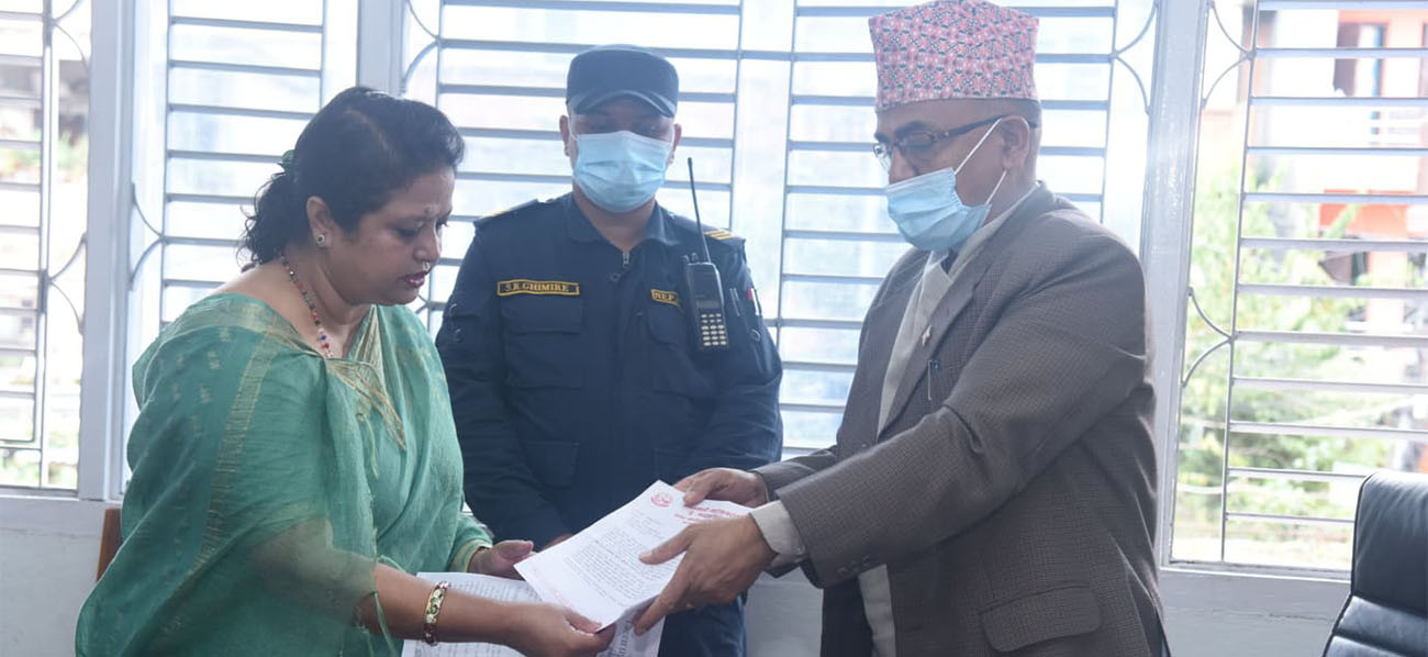 महानगरपालिकाकाे चेतावनीः फुटपाथ र ठेलागाडाले महामारी नियन्त्रण बाहिर जानसक्छ !