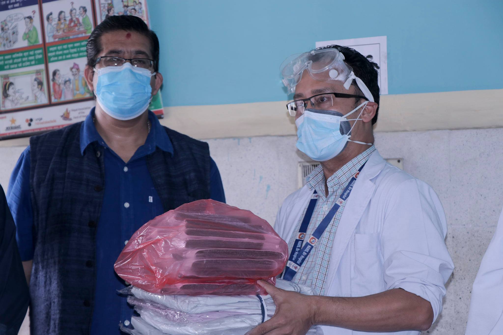 वीर र पाटन अस्पताललाई तरुण दलले दियो स्वास्थ्य सामग्री