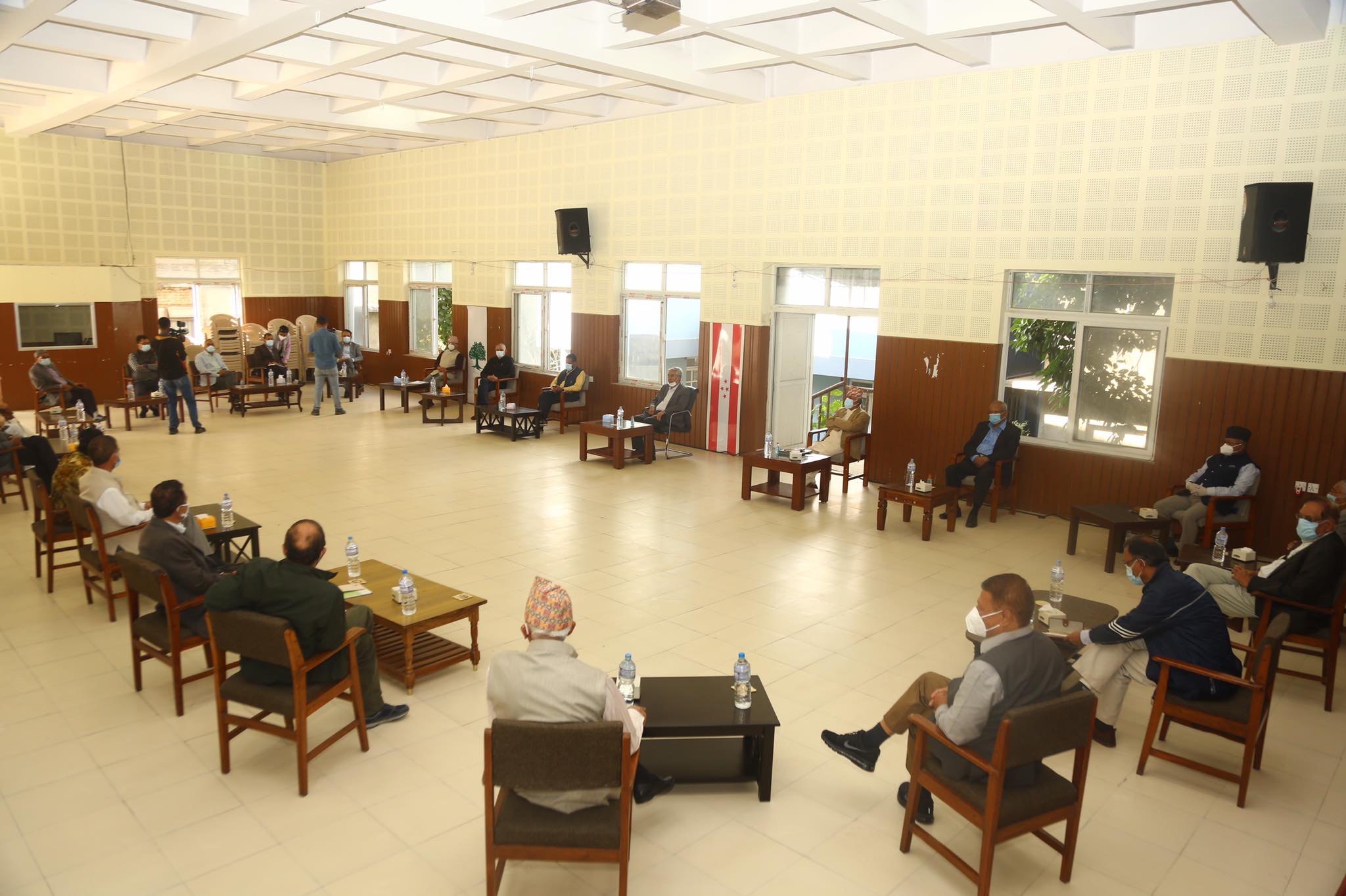 कांग्रेस पदाधिकारी र पूर्वपदाधिकारीसहितका नेताको बैठक सानेपामा