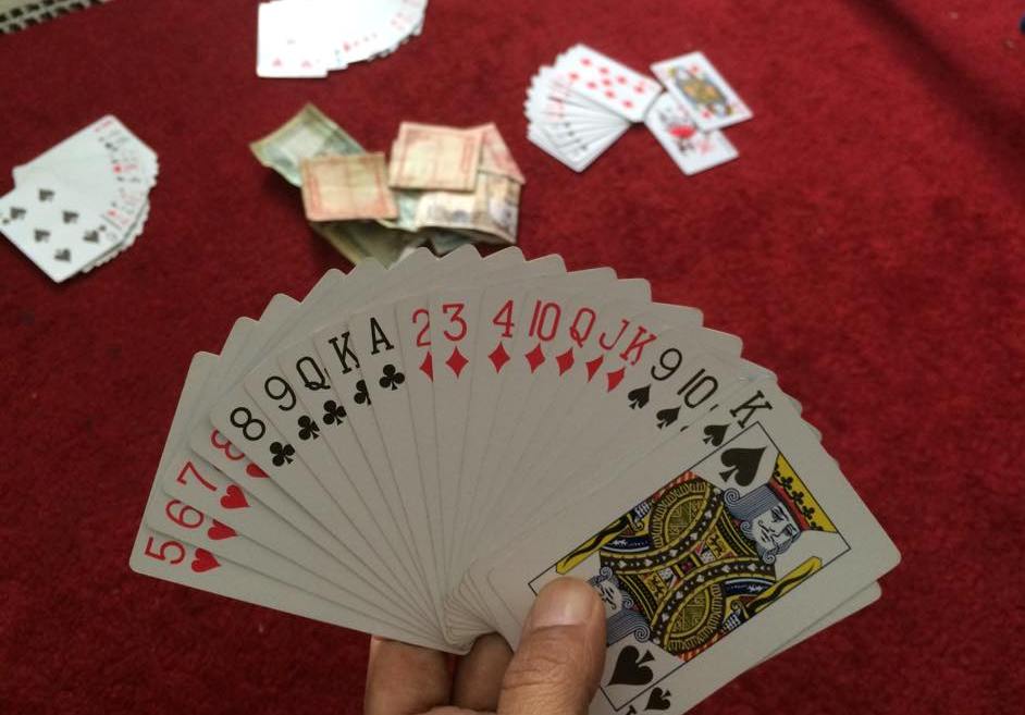 जुवातास खेलिरहेका ४५ जना  प्रहरीकाे नियन्त्रणमा