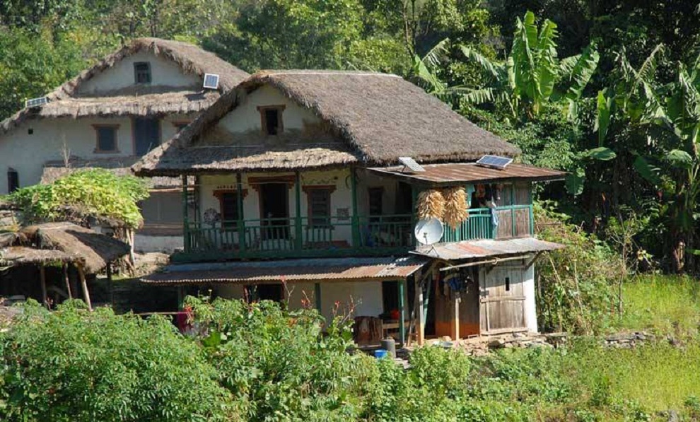 गुल्मीबाट विस्थापन हुँदैछन् खरका छाना