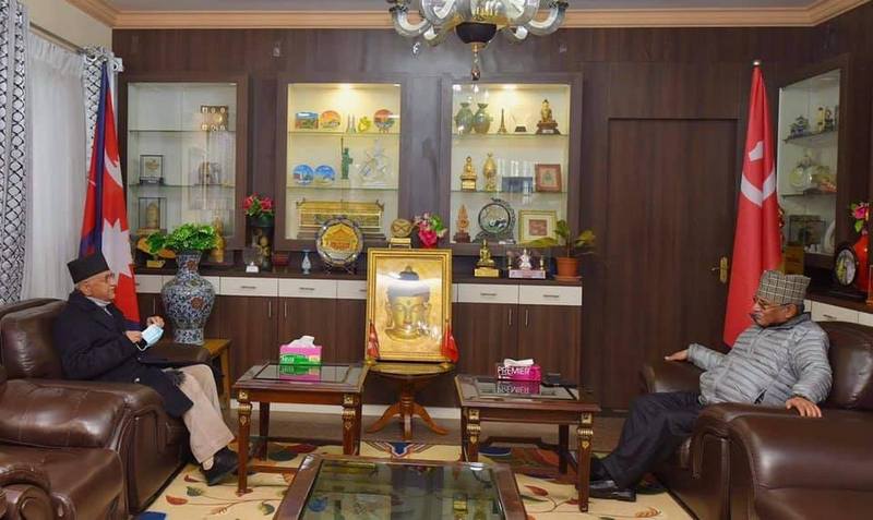 सत्ता संकटमा परेपछि ओलीले प्रचण्ड र बादललाई खुमलटार र पुल्चोकमा भेटे