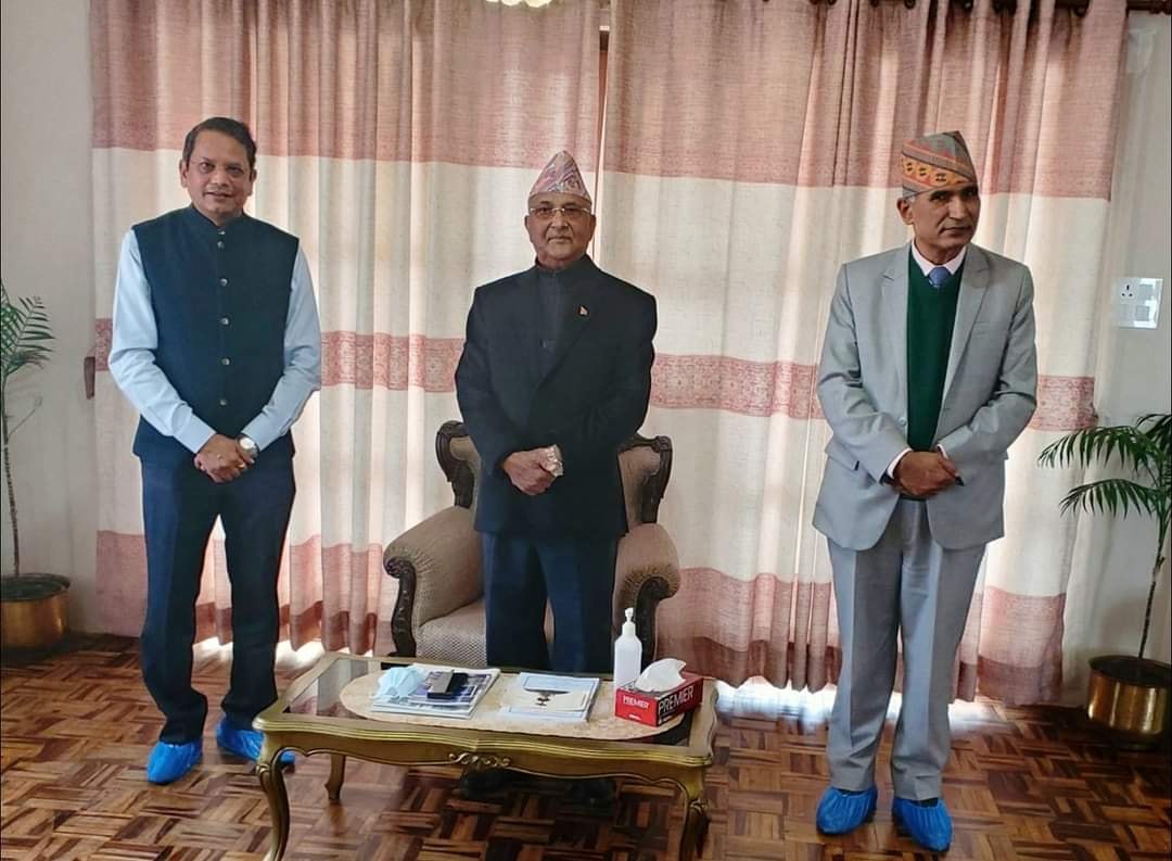 भारतीय कर्मचारी मात्र भेट्दै आएका ओलीले बल्ल भेटे भाजपा नेतालाई