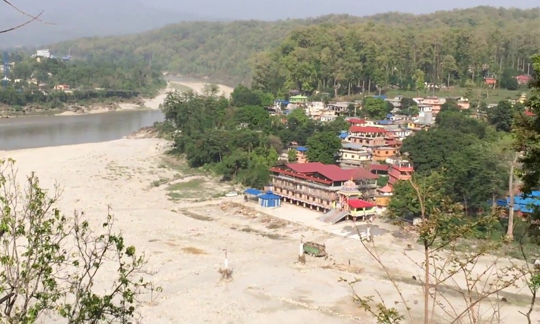 देवघाटमा बाँसको लिङ्गो गाडेर माघेसङ्क्रान्ति मेलाको शुभारम्भ