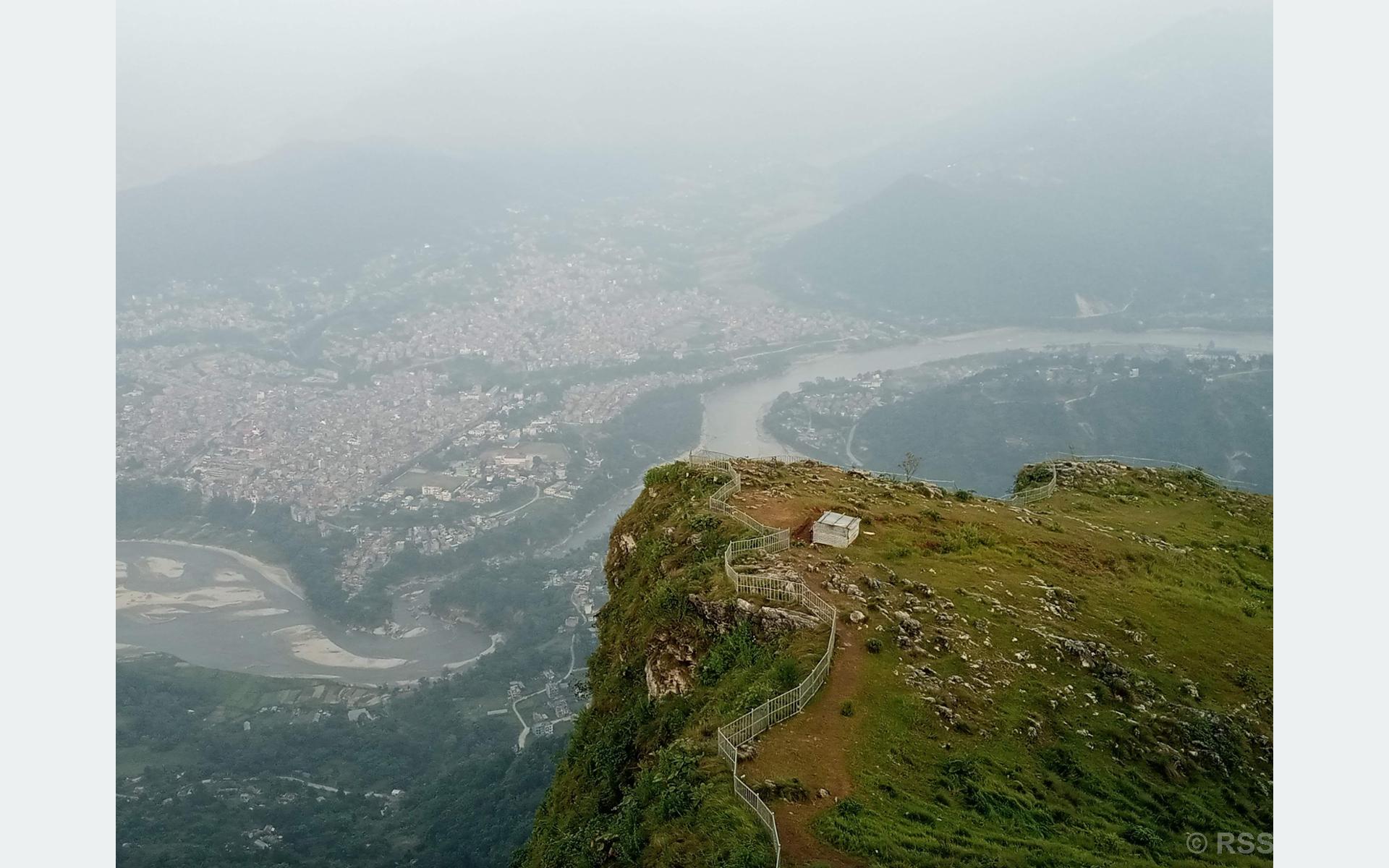 पर्यटक आउन थालेपछि मानहुँकोट फर्किँदै स्थानीय