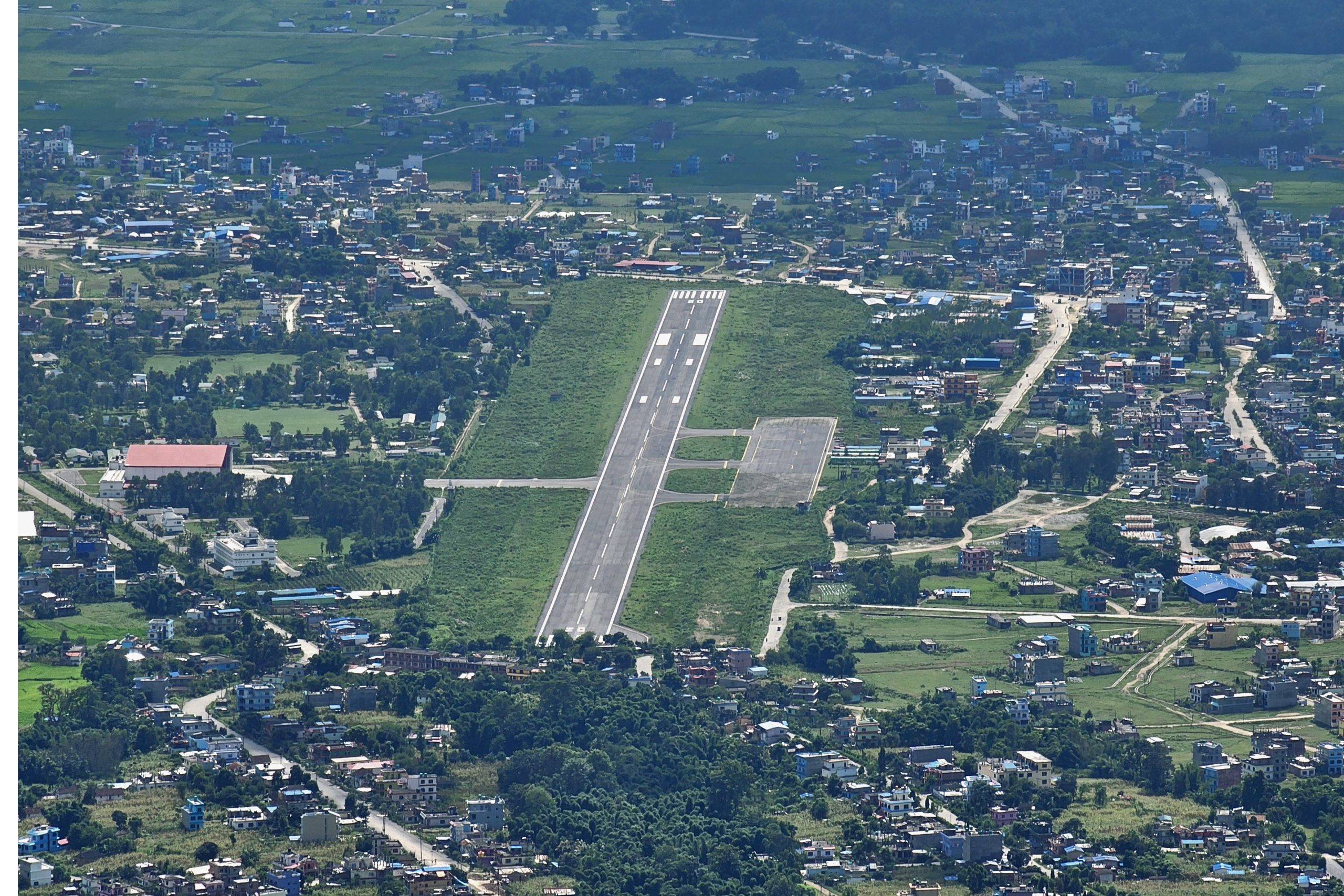 काठमाडौंबाट धनगढी उडेको श्री एयरलाइन्स र बुद्ध एयरको विमान सुर्खेतमा अवतरण