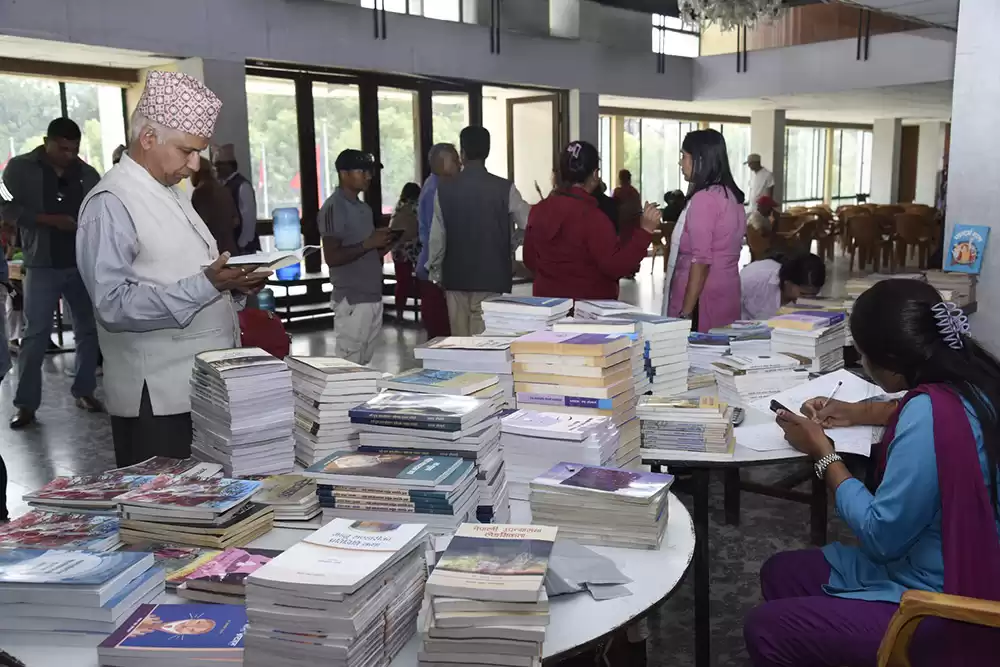 राष्ट्रियसभा गृहमा एक हजार भन्दा धेरै शीर्षकका पुस्तक प्रदर्शनीमा