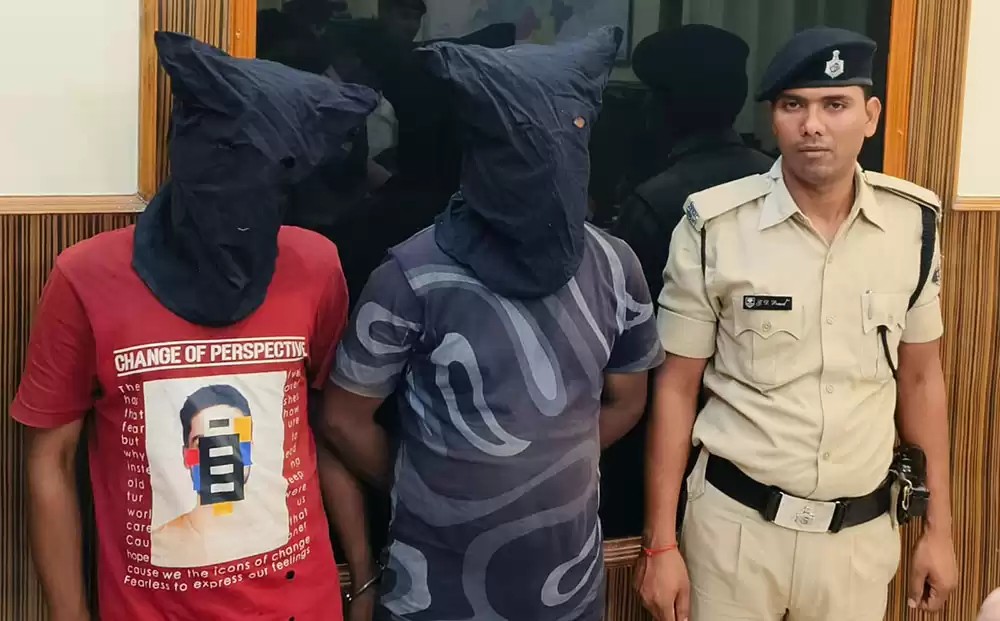 बैंकबाट चोरिएको रकमसहित फरार ३ व्यक्ति भारतमा पक्राउ