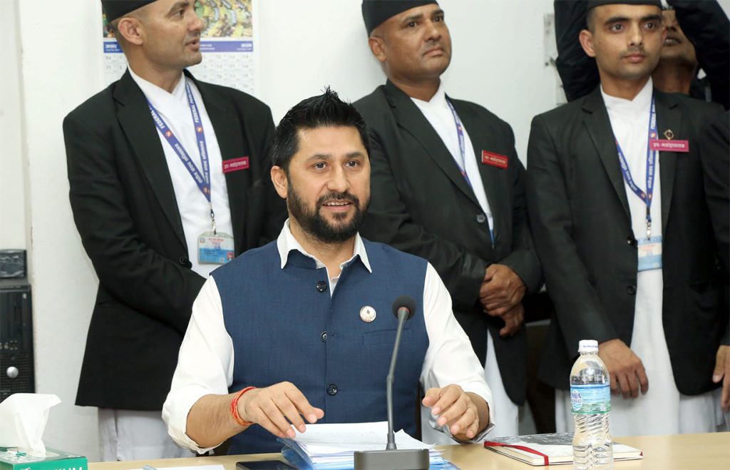 लामिछानेले सभामुख भेट्दै