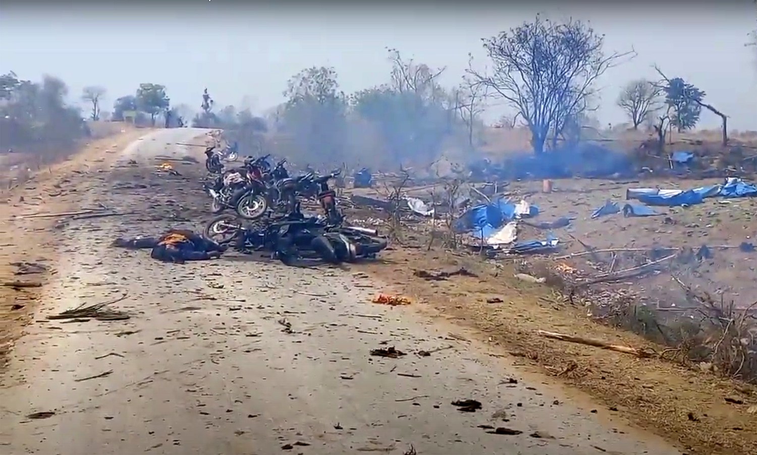 म्यान्मारको सैनिकले हवाई आक्रमण गर्दा ११ सर्वसाधारणको मृत्यु