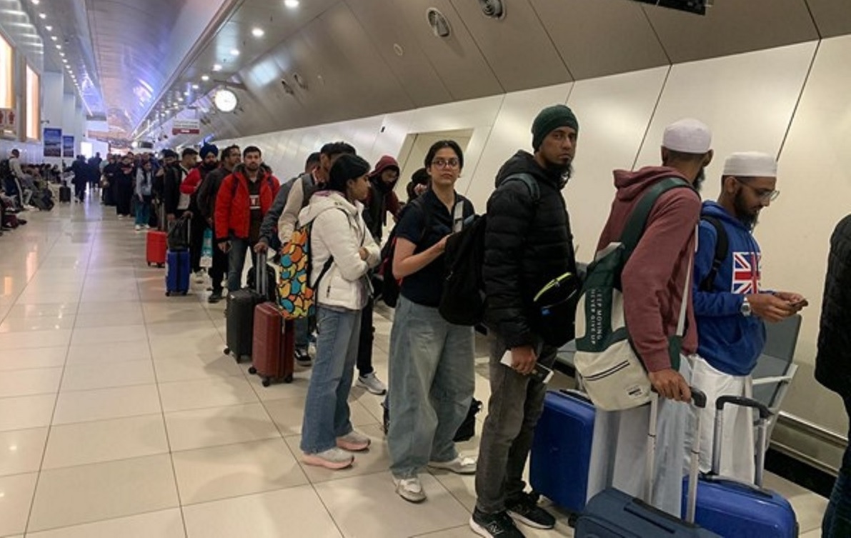 कुवेत एयरपोर्टमा फसेका ६० जना भारतीयको उद्धार