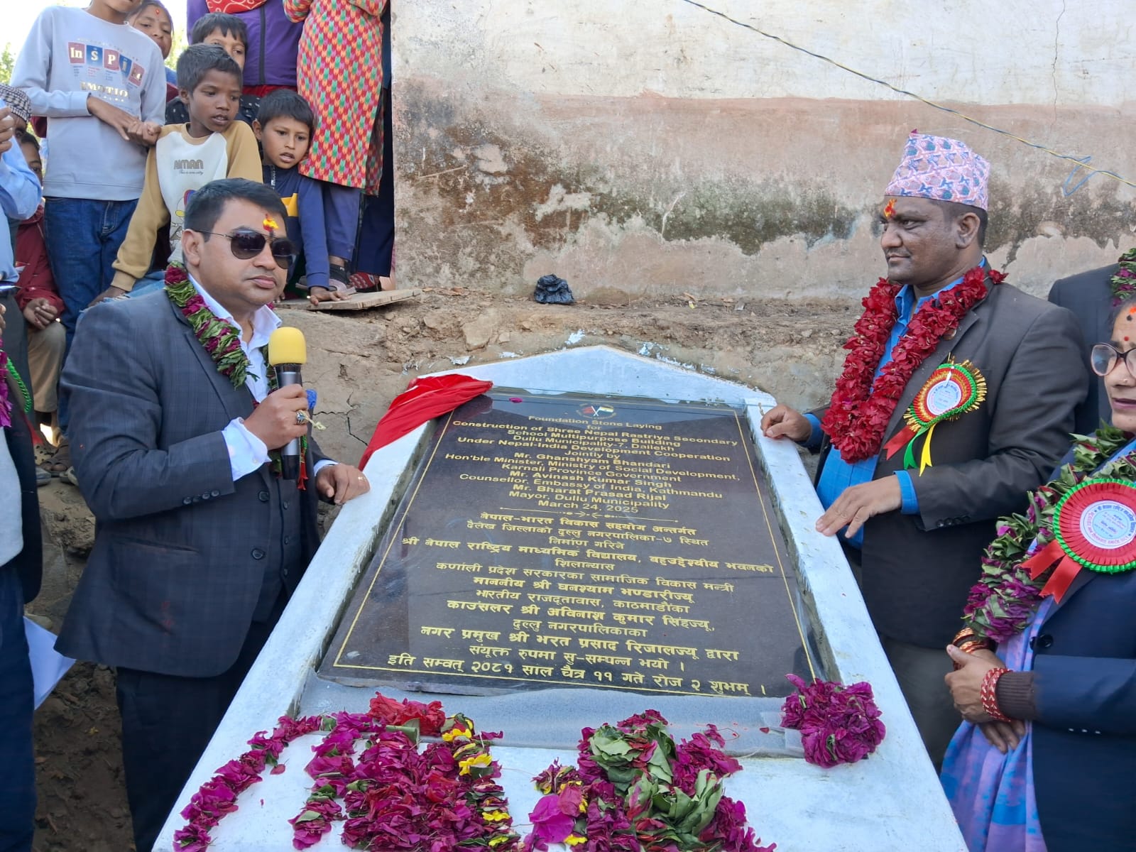 भारत सरकारको सहयोगमा दैलेखमा बन्दैछ विद्यालयमा भवन निर्माणको शिलान्यास
