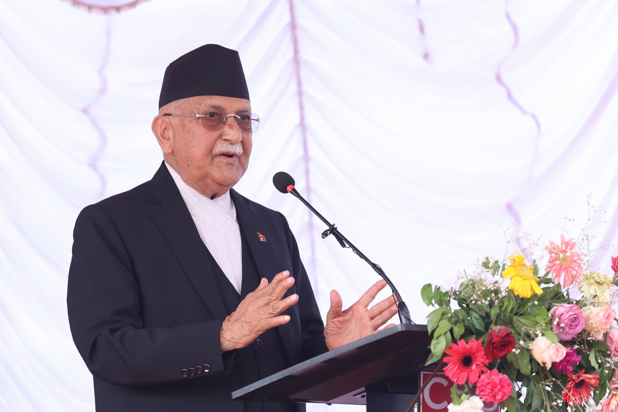 अरूले आएर देश बनाइदिँदैन, सबै मिलेर विकास गर्नुपर्छ : प्रधानमन्त्री ओली