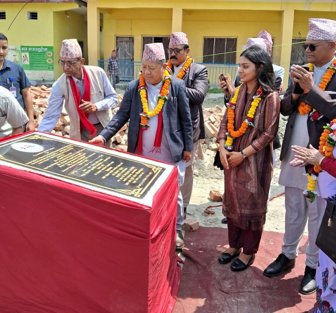 मोरङको सुन्दरहरैँचास्थित पञ्चायत मावि भवनको शिलान्यास