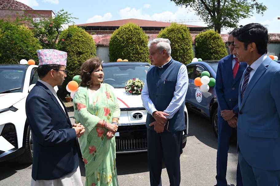 भारतद्वारा ‘सगरमाथा संवाद’का लागि नेपाललाई १५ वटा विद्युतीय सवारीसाधन हस्तान्तरण