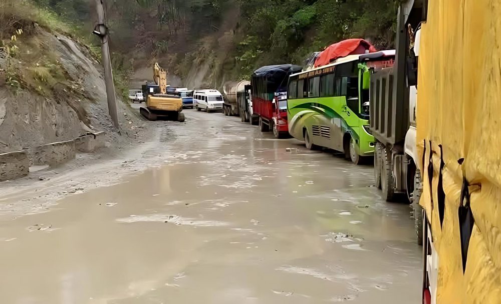 नारायणगढ- बुटवल सडकको दाउन्ने क्षेत्र अबरुद्ध