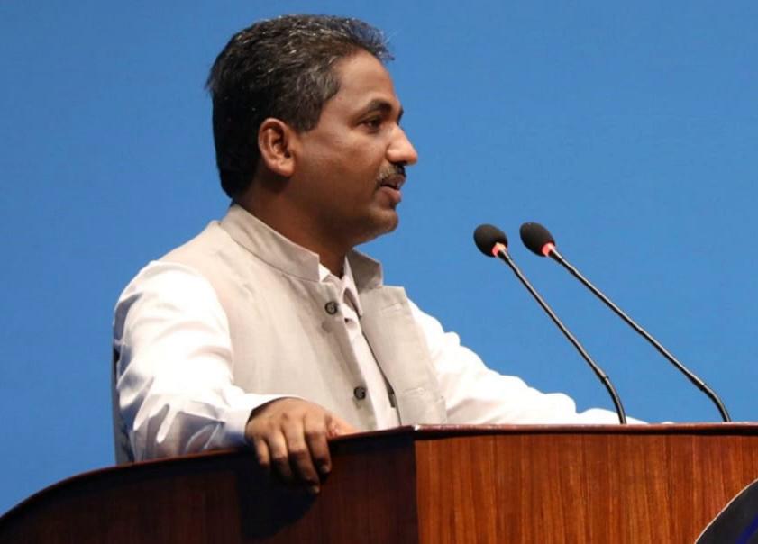 दुई तिहाईको शक्तिशाली सरकारसंग प्रभु साहको प्रश्न, ‘हुलाकी राजमार्ग भएर मेचिमहाकाली कहिले हिड्न पाउँने हो ?’