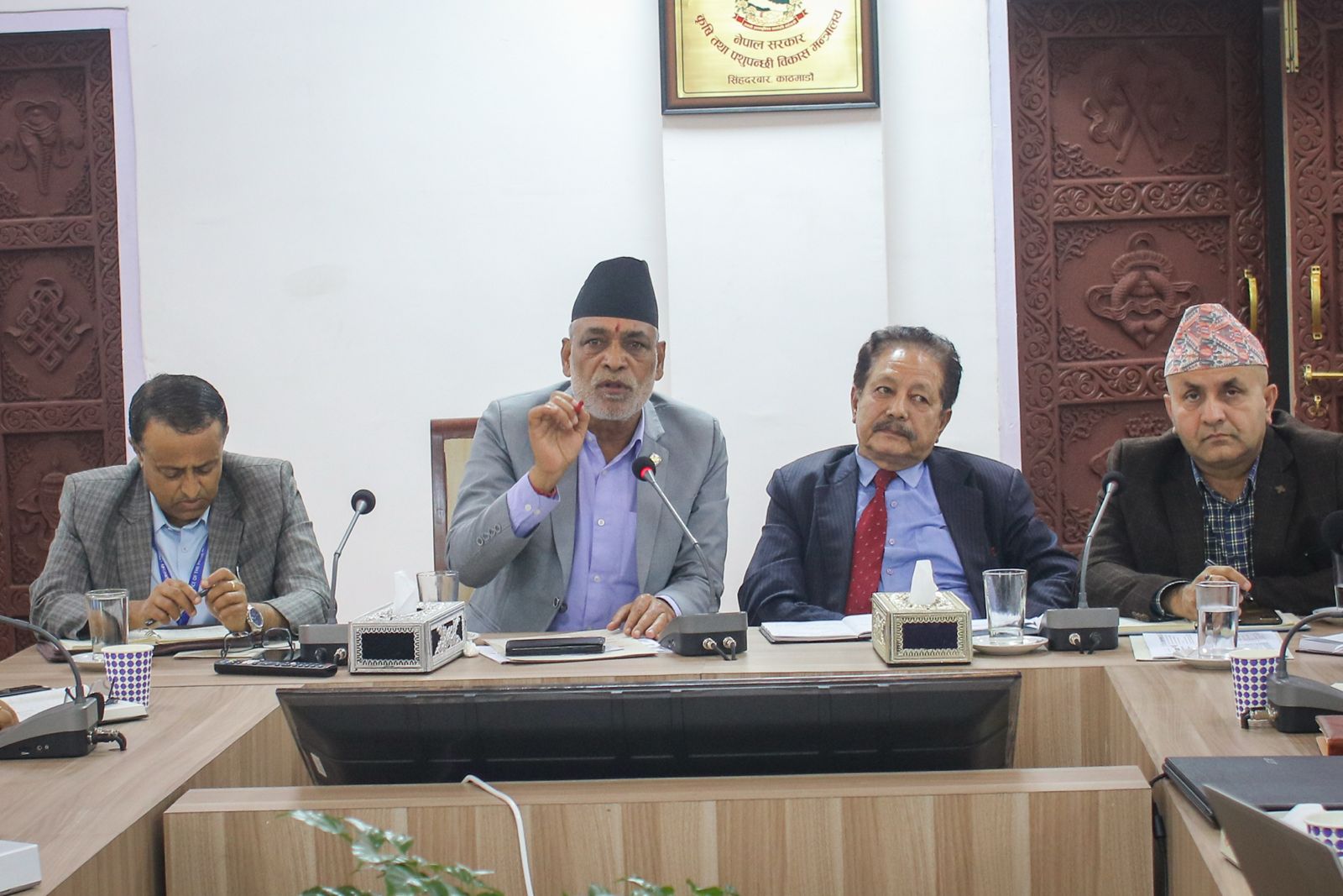 भाग्ने समय नपाउने भएपछी भट्टाभति मन्त्रिहरुको राजिनामा