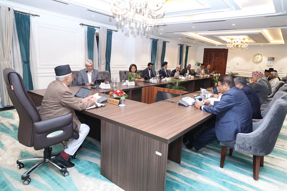 निवर्तमान मन्त्रीहरूलाई सैनिक ब्यारेकबाट घर पठाउन थालियो