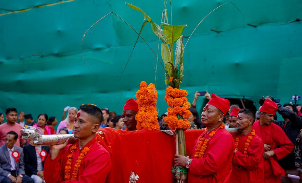 आज दशैंको फूलपाती भित्र्याइँदै