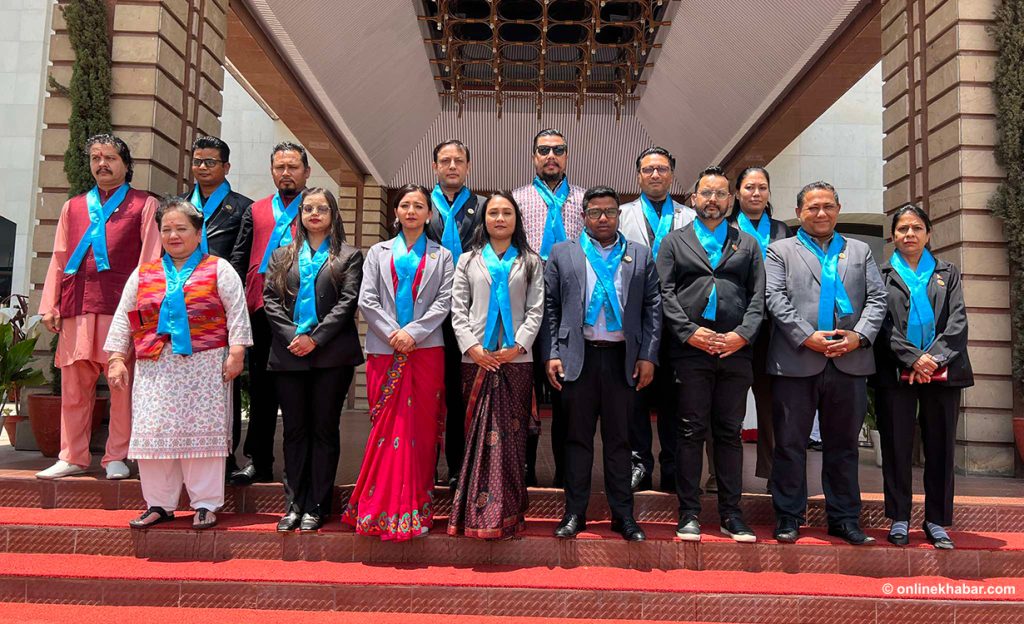 रातो पासपोर्ट र परिचयपत्र संसद् सचिवालयमा बुझाउन पूर्वसांसदहरूलाई रास्वपाको निर्देशन