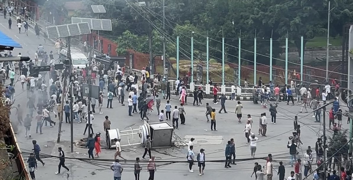 गौशालामा प्रहरीले गोली चलायो