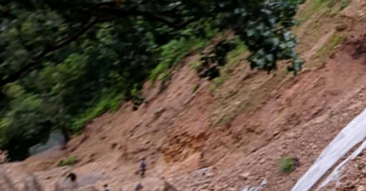 ढिस्कोले पुरिएर चार जनाको मृत्यु