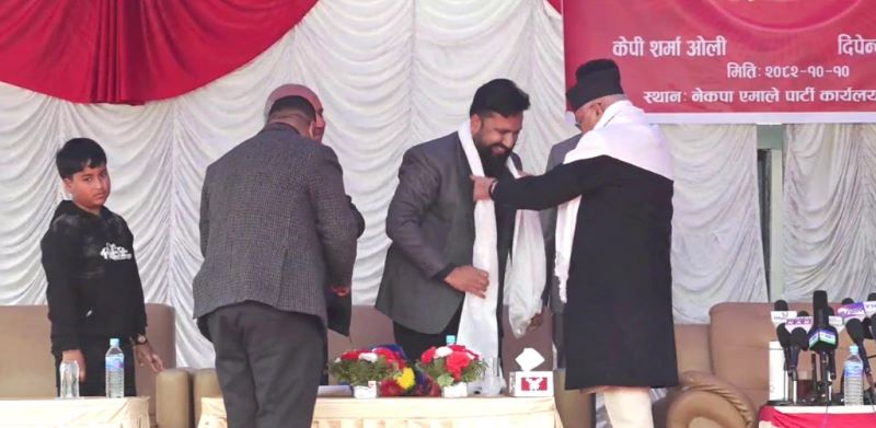 जसपाका केन्द्रीय सदस्य एवं सेयर कारोबारी दीपेन्द्र अग्रवाल एमाले प्रवेश