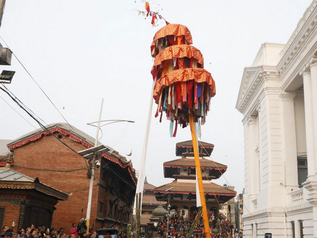 वसन्तपुरमा ठड्याइयो चीर, सुरु भयो होली