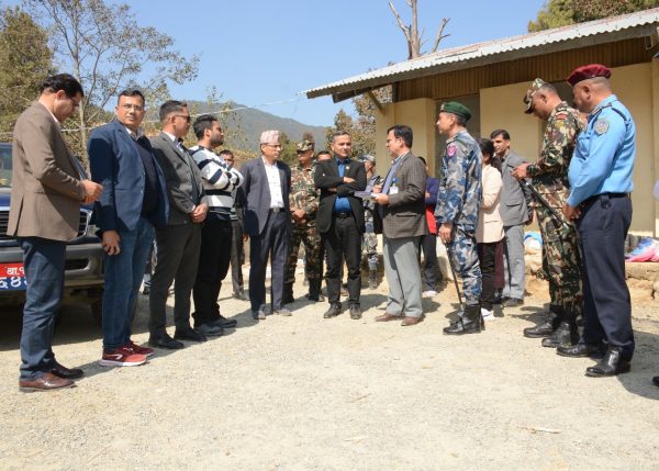 गृहमन्त्रीद्वारा काठमाडौं र मकवानपुरको मतदानस्थलको अनुगमन