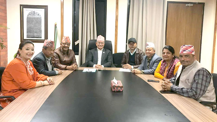 गगन थापालाई राजीनामा नदिन ललितपुरका कांग्रेस जनप्रतिनिधिको आग्रह