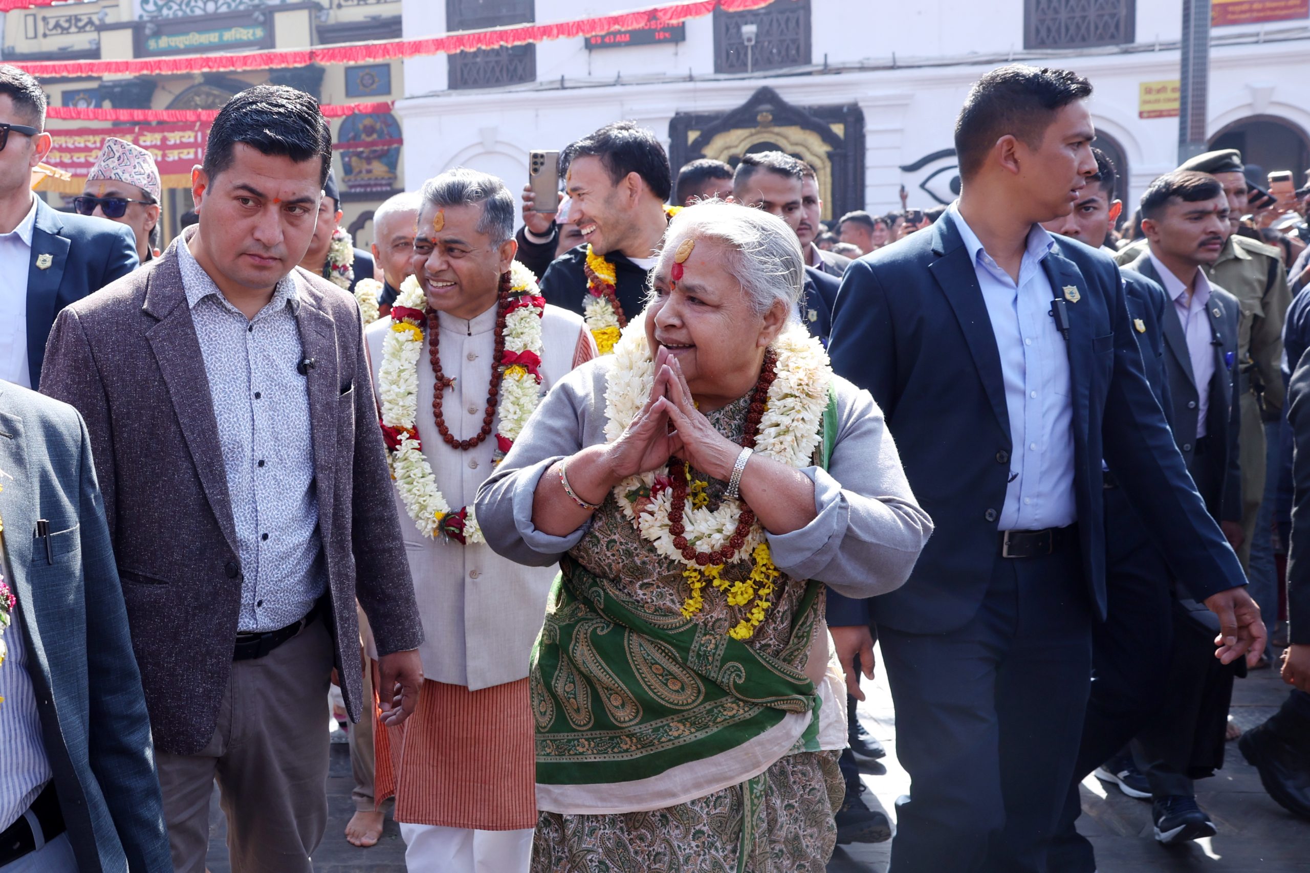 पशुपतिनाथमा प्रधानमन्त्री कार्कीले गरिन् रुद्राभिषेक पूजा