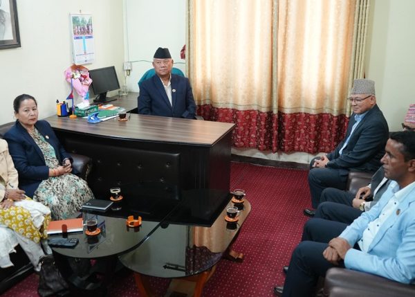 सरकारले ल्याएका अध्यादेश जारी नगर्न राष्ट्रपतिलाई विपक्षी दलहरूको आग्रह