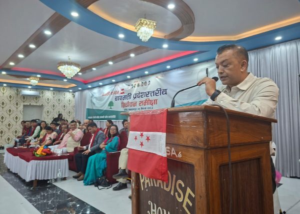 गुट स्वीकार्य हुँदैन, सबैलाई मिलाएर लैजान संवादमा छु : गगन थापा