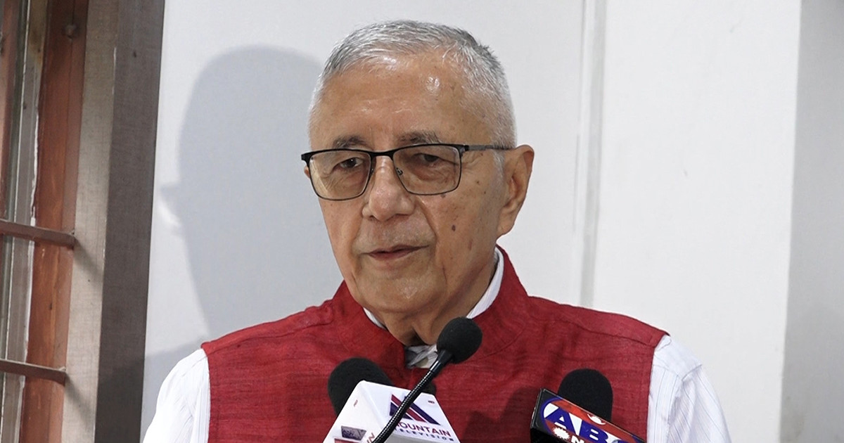 डा. शेखरको दोहोरो राजनीतिक पनका कारण कोइरालाहरुको लिगेसी संकटमा