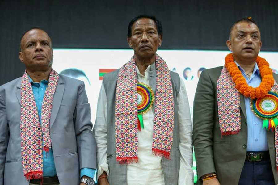नेपाल थारू संघको अध्यक्षमा शिवनारायण महतो गुरौ सर्वसम्मत