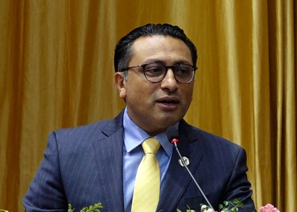 रोकिएका आर्थिक सुधार अघि बढाइँदै, अलपत्र आयोजना टुंग्याउने सरकारको प्रतिबद्धता : अर्थमन्त्री वाग्ले