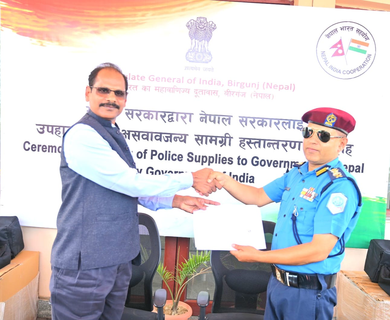 भारतले नेपाल प्रहरीलाई दियो ७ हजारभन्दा बढी सुरक्षात्मक हेल्मेट
