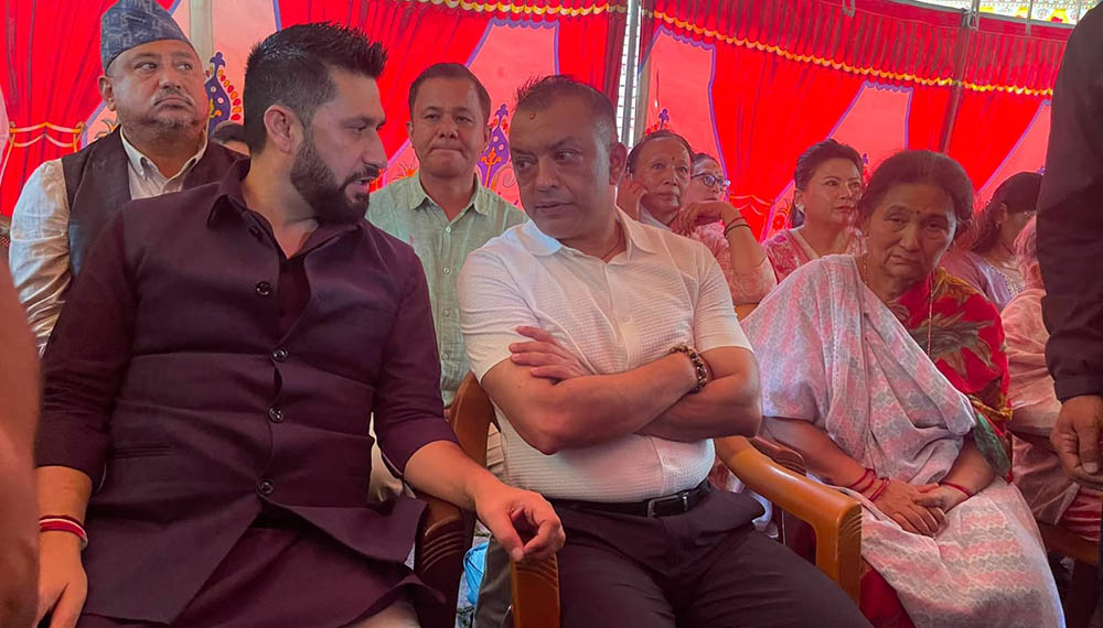 शीर्षक: गोपालमान श्रेष्ठप्रति श्रद्धाञ्जली अर्पण गर्न सानेपा पुगे रवि लामिछाने