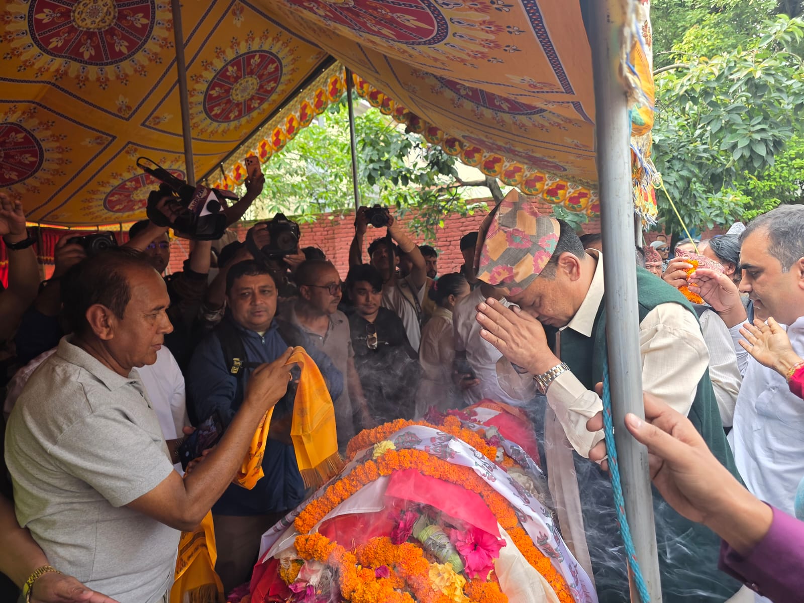बागमतीका मुख्यमन्त्री बानियाँद्वारा वरिष्ठ नेता श्रेष्ठप्रति श्रद्धाञ्जली अर्पण