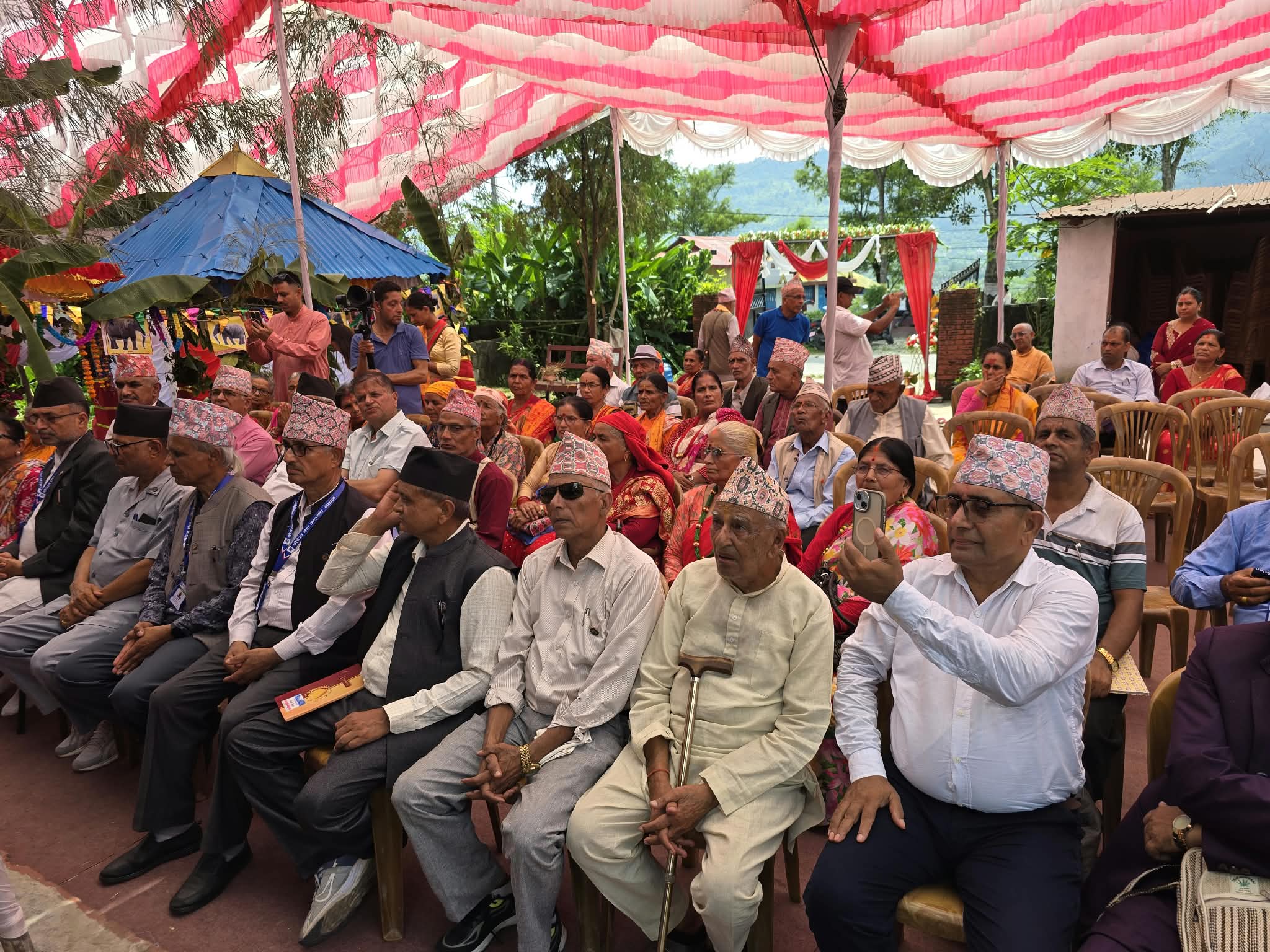 पौडेल वंश महासंघ नेपालद्वारा कास्कीका संस्थापक अध्यक्ष प्रा. चतुर्भुज शर्मा पौडेल सम्मानित