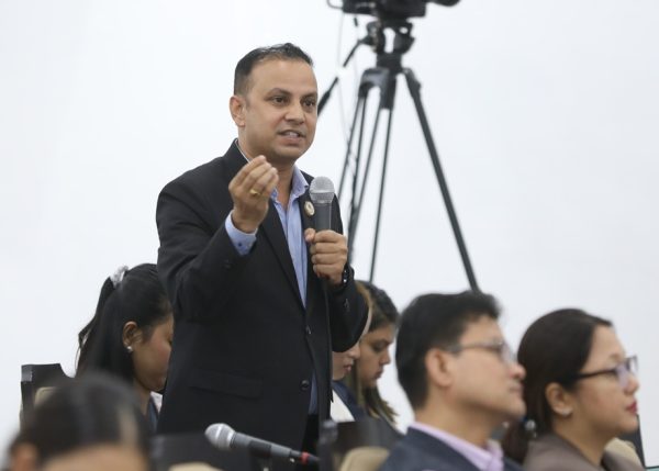सत्तारुढ सांसद नै भन्छन्- राज्य सञ्चालन गर्न सरकारको ढंग पुगेन