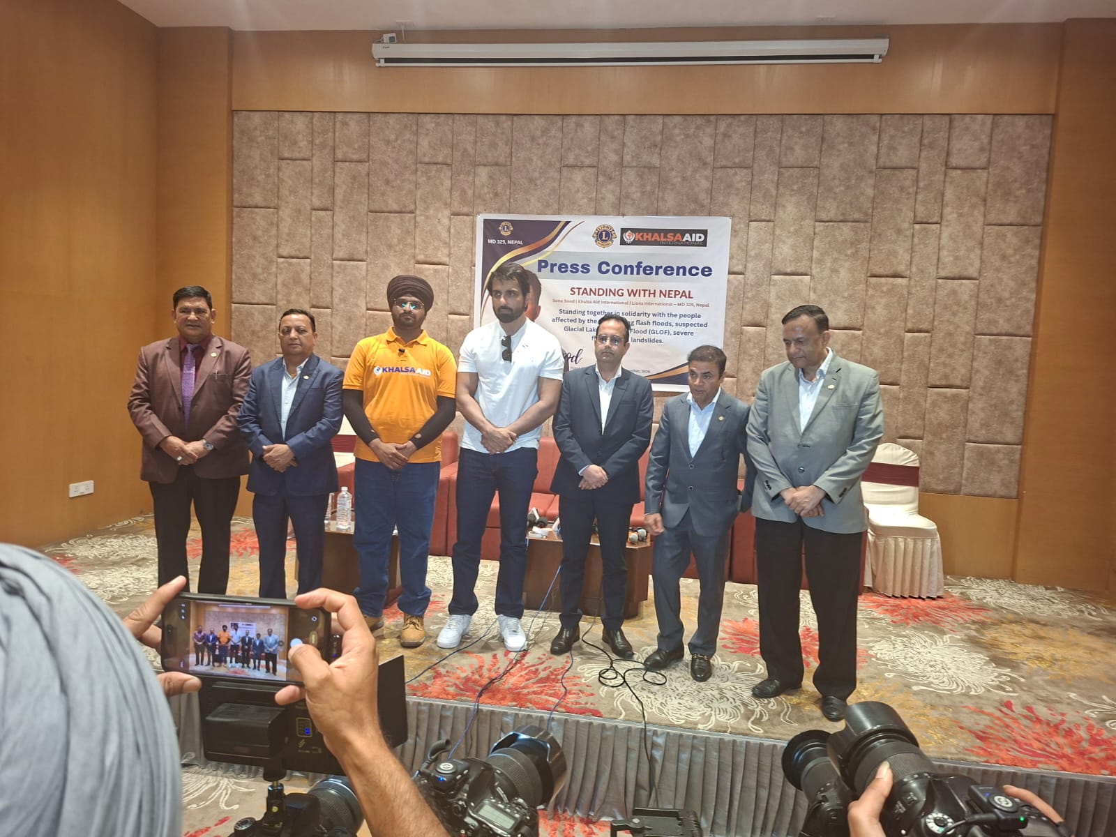 भारतीय चर्चित अभिनेता सोनू सूदद्वारा नेपालको लायन्स क्लबसँग सहकार्य गर्दै बाढीपीडितलाई सहयोग गर्ने प्रतिबद्धता