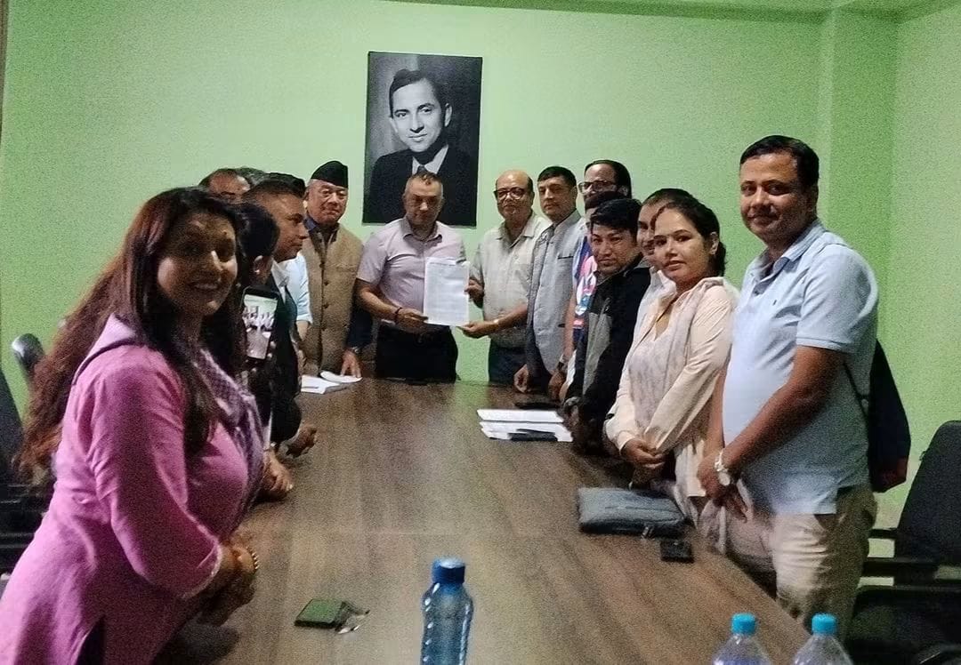 पत्रकारिता क्षेत्रलाई संकटमा पार्ने कुनै पनि निर्णय स्वीकार्य छैन : कांग्रेस सभापति थापा