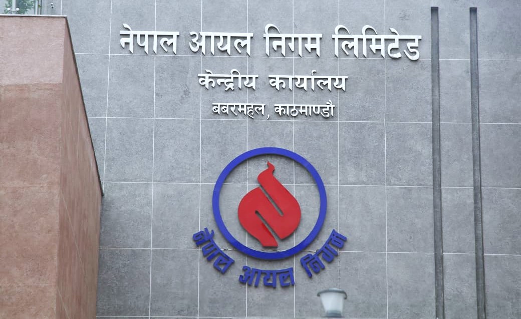 कृष्णभीर सडक अवरुद्ध भएपछि बाइरोडबाट पेट्रोलियम र ग्यास आपूर्ति