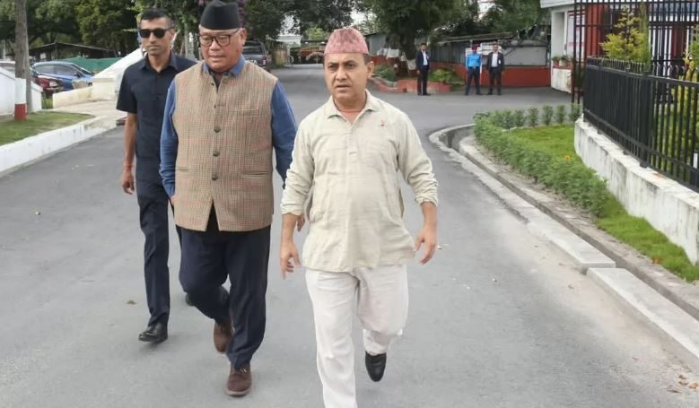 प्रधानमन्त्री शाहसँग कांग्रेस उपसभापति शर्मा र संसदीय दलका नेता आङ्देम्बेको भेटवार्ता