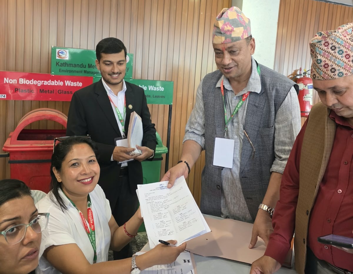 ६ जना जिल्ला सभापतिको समर्थक प्रस्तावमा खुला केन्द्रीय सदस्यमा उम्मेदवारी दर्ता गरे निवर्तमान मुख्यमन्त्री बानियाँले